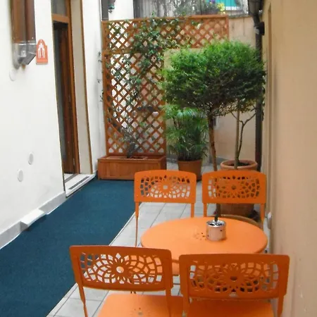 베드 앤드 브렉퍼스트 카몰리아